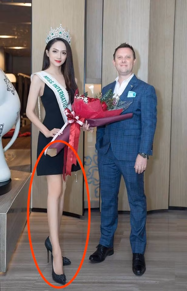 Hoa hậu Hương Giang còn "nhiệt tình" tự chỉnh sửa ảnh và đăng tải trên trang cá nhân. Ảnh: FBNV.