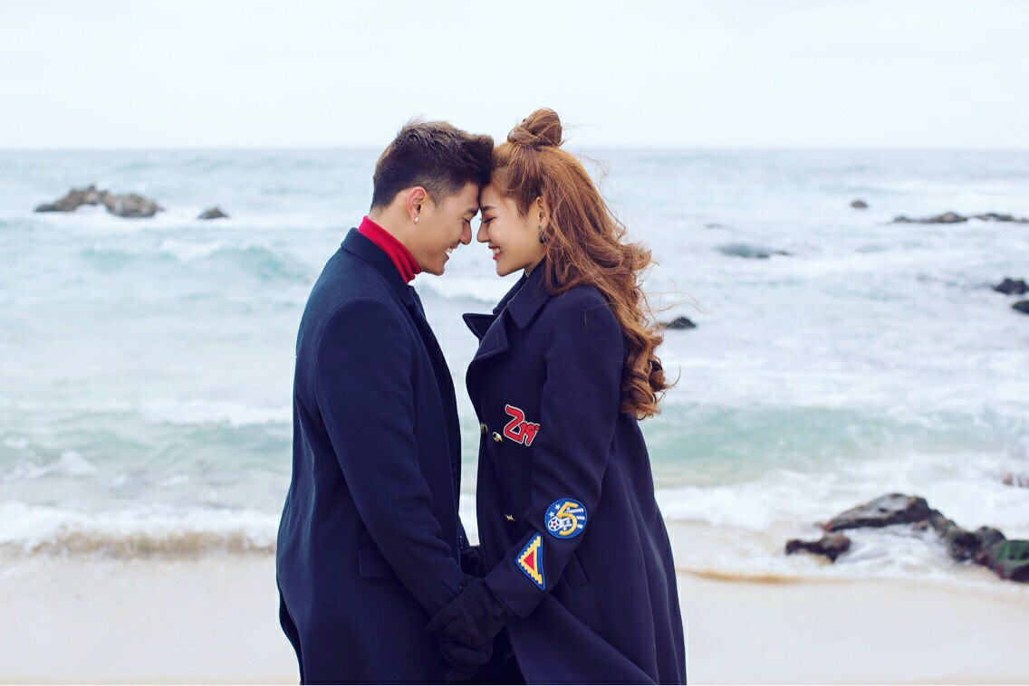 Linh Chi và Lâm Vinh Hải thường xuyên thể hiện tình cảm trên trang cá nhân.