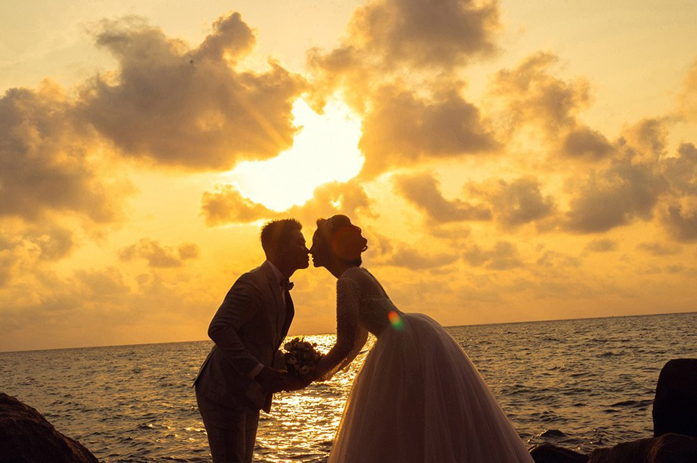 Hoa hậu Đặng Thu Thảo hạnh phúc chia sẻ mình và chồng tương lai đều thích những vùng biển hoang sơ, bình yên đẹp một cách đơn giản và tự nhiên.