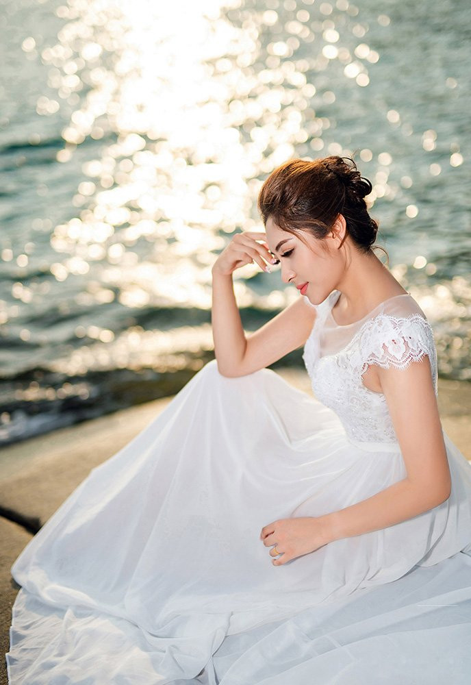 Cùng với việc chính thức công bố những hình ảnh trong album cưới, Hoa hậu đại dương 2014 Đặng Thu Thảo cũng vừa xác nhận với VietNamNet đám hỏi của mình sẽ được diễn ra ngày 17/9/2018 tại Cần Thơ.