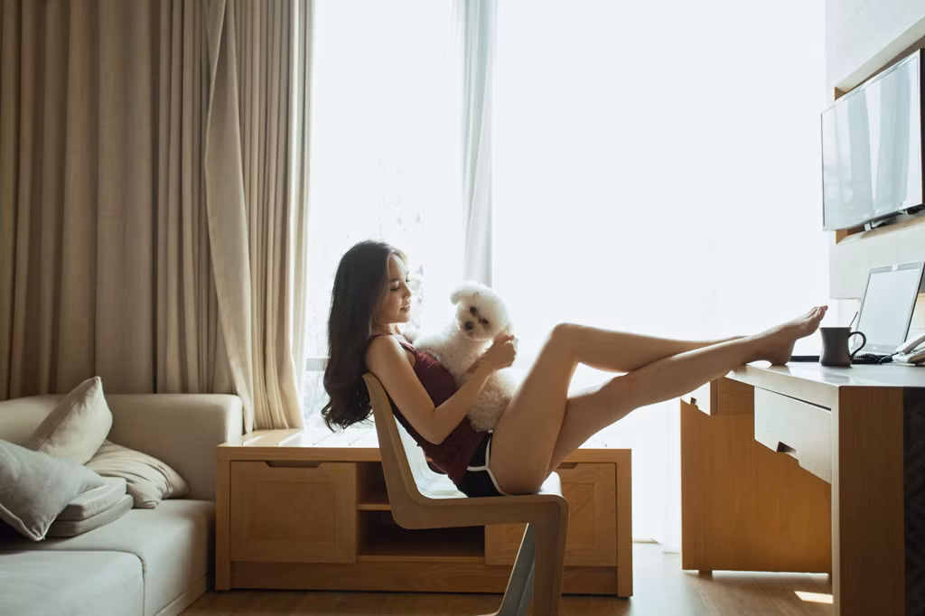 Đó là lý do, trong bộ hình, hai mẹ con Hiền Thục không có nhiều ảnh chung. Nữ ca sĩ luôn muốn tôn trọng quyền riêng tư và quan điểm của con gái mình. "Con bé thẩm mỹ rất tốt, nên khó có thể thuyết phục nếu không có gì hay ho", cô chia sẻ về kỷ niệm lần đầu chụp hình cùng con.