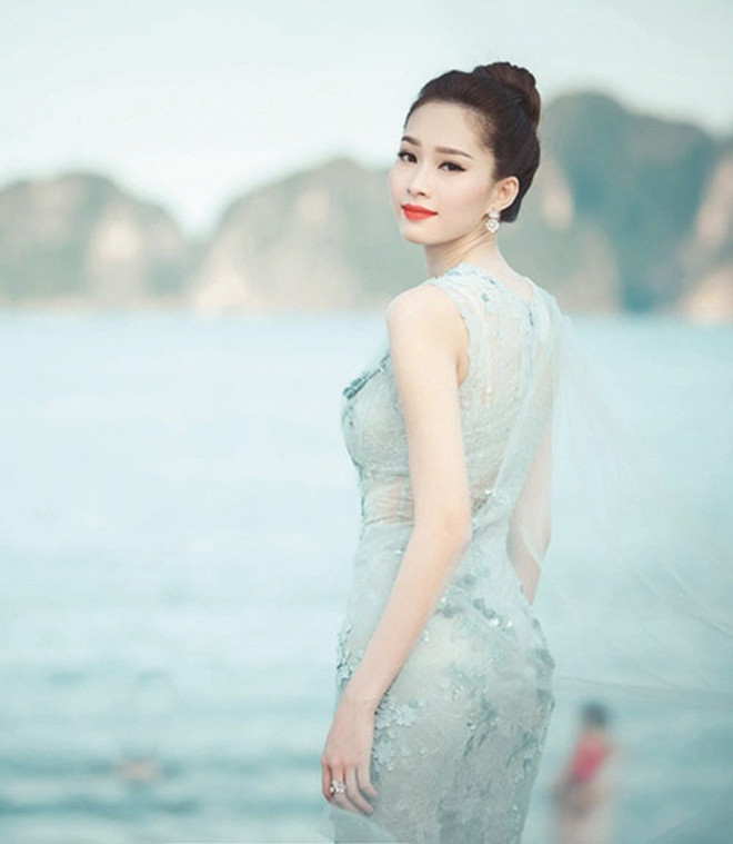 Người đẹp khiến mỗi bức ảnh trở nên tươi tắn và mang nét đẹp mơ mộng.