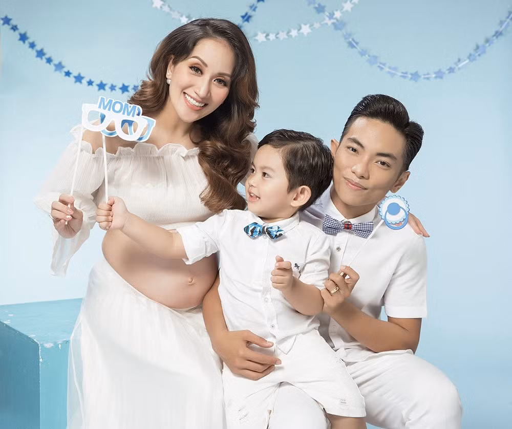 Mang bầu 8 tháng, Khánh Thi đã tăng thêm 10kg.