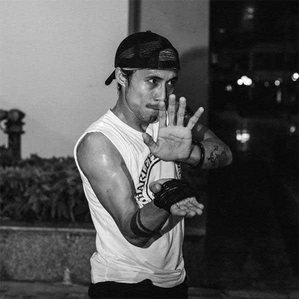 Dư luận tiếp tục tẩy chay rocker.