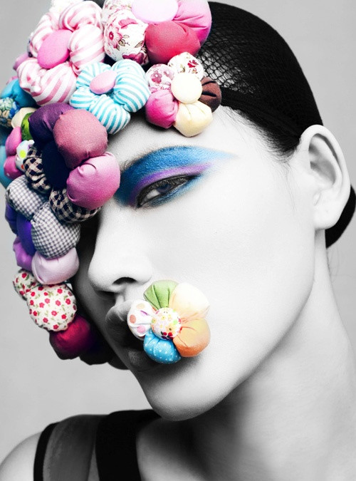 Công khai có bạn trai từ cách đây 3 năm, nhưng từ đó đến nay, Tuyết Lan ít khi tiết lộ với công chúng về mối quan hệ này, phần do hoạt động tại nước ngoài, phần chân dài cũng là một trong những người đẹp khá kín tiếng, trang cá nhân của cô chủ yếu cập nhật về các thông tin, hình ảnh nghề nghiệp.