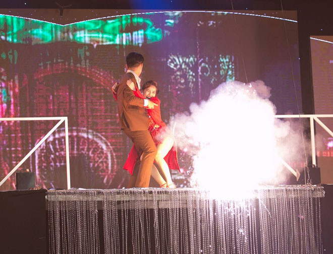 Sau pha giằng co giữa Bích Ly và nam chính...