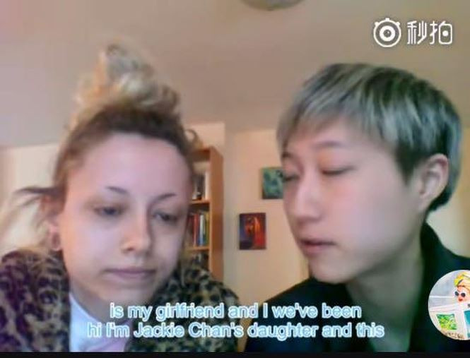 Cả hai trông rất bơ phờ mệt mỏi.