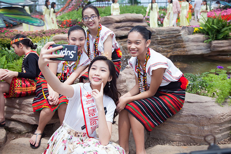 Xuất hiện tại chương trình với danh hiệu Little Miss Universe 2018, Ngọc Lan Vy lập tức được bạn bè quốc tế "săn đón".