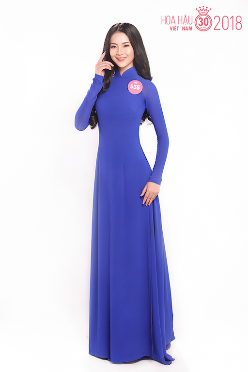 Dàn thí sinh năm nay tạo dáng và biểu cảm trước ống kính khá chuyên nghiệp dù đây là bộ ảnh đầu tiên các thí sinh được chụp, ngay sau khi có kết quả sơ khảo phía Nam.