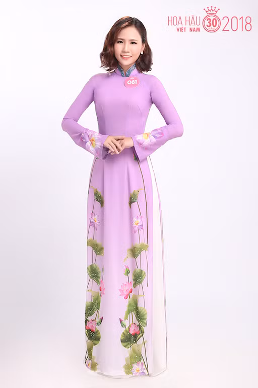 Diện trang phục của các NTK nổi tiếng như Ngô Nhật Huy, Brian Võ, các thí sinh Hoa hậu Việt Nam 2018 khoe trọn nét yêu kiều, đường cong duyên dáng.