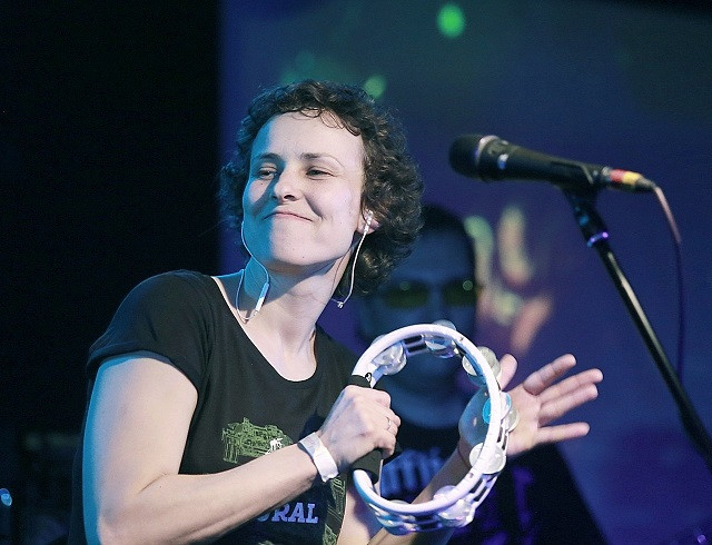 FIFA đã ban hành lệnh cấm biểu diễn đối với ca sĩ nhạc Rock người Nga Yulia Chicherina.