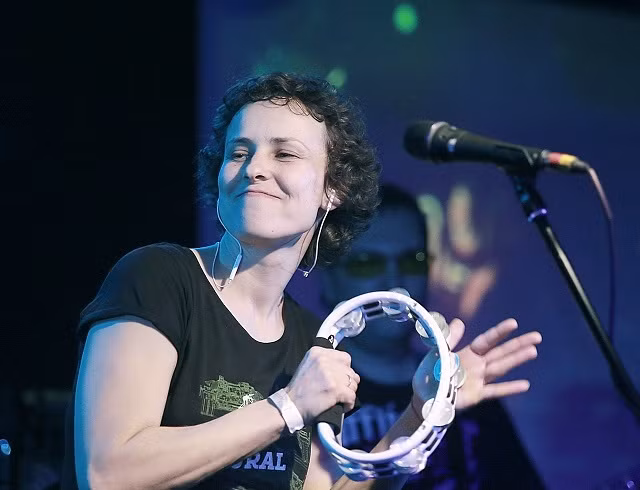 FIFA đã ban hành lệnh cấm biểu diễn đối với ca sĩ nhạc Rock người Nga Yulia Chicherina.