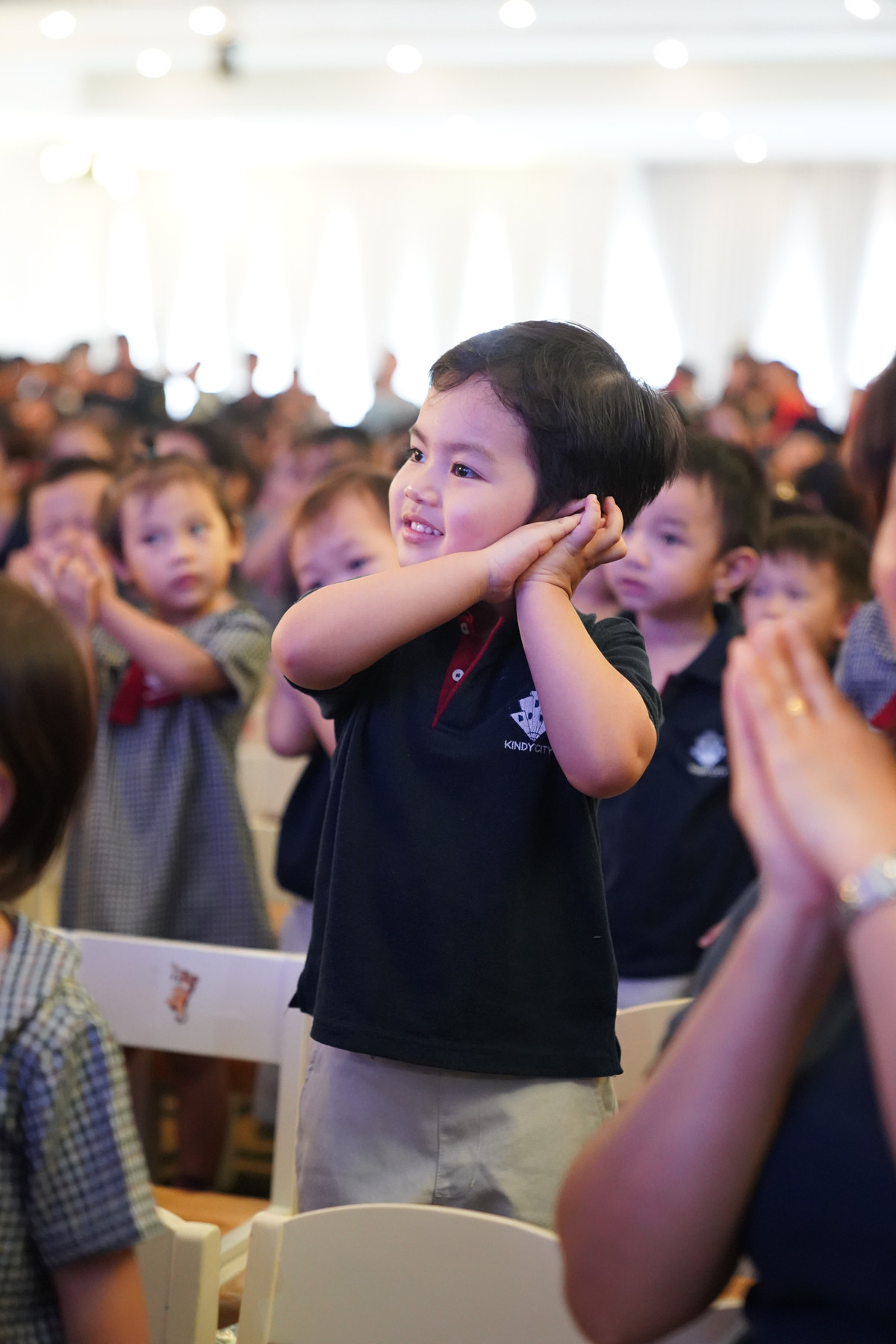 Kubi càng lớn càng điển trai và hiếu động, là niềm tự hào của vợ chồng Phan Hiển.