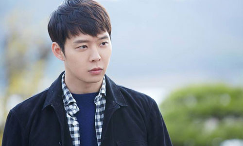 Park Yoochun bị bạn cũ đòi bồi thường 1 triệu USD sau vụ chó cắn cách đây 7 năm.