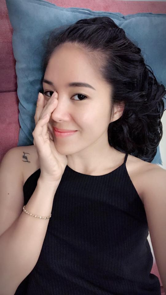 "Chững chạc trong suy nghĩ, cảm nhận và đi trước khá xa so với tuổi tác của mình, Trung Kiên dần khiến tôi yêu mến, cảm phục về sự chín chắn, lối sống có trách nhiệm và thái độ luôn sẵn sàng giúp đỡ mọi người. Hai đứa tôi chính thức quen nhau sau khi kết thúc chuyến thăm đảo Trường Sa" - Lê Phương chia sẻ. Hiện tại, nữ diễn viên sinh năm 1985 vẫn đều đặn đăng ảnh ngọt ngào của hai vợ chồng trên trang cá nhân.