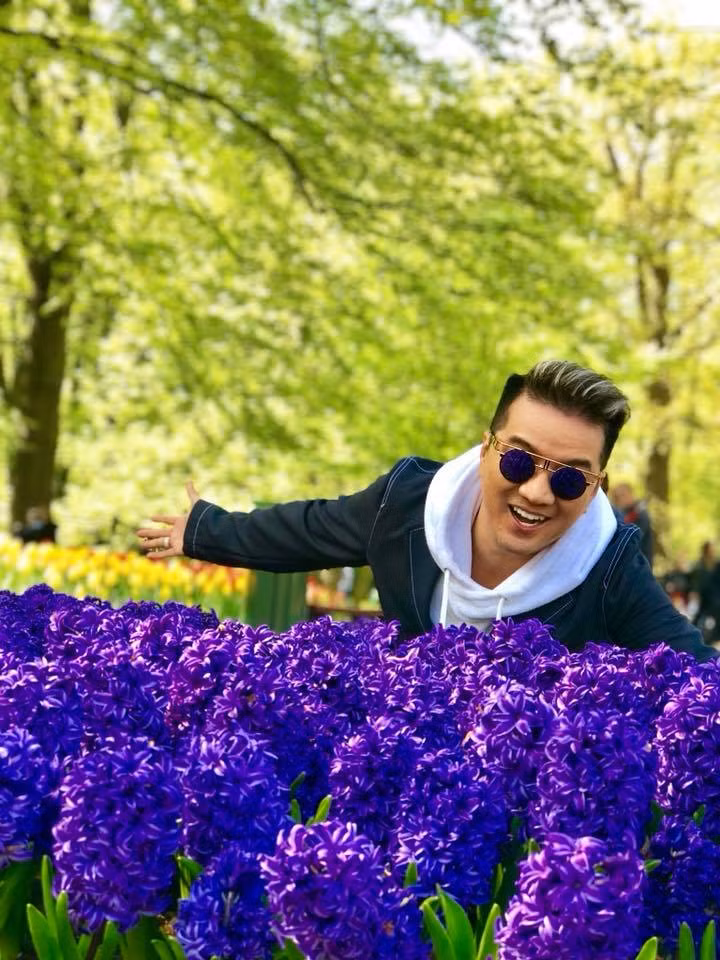 Thay cho lời kết, Đàm Vĩnh Hưng hứa hẹn rằng: "Trước mắt là phải sắm cho mình 1 người yêu cái đã! Sau đó muốn đi đâu cũng được! Mai về Việt Nam treo bảng tuyển người yêu liền!".