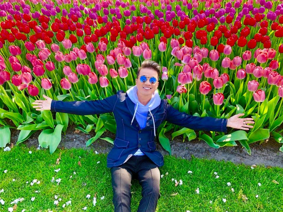 Mới đây, trên trang facebook cá nhân, Đàm Vĩnh Hưng chia sẻ loạt hình ảnh chụp tại Hà Lan kèm những lời khen ngợi có cánh cho cảnh sắc thiên nhiên đất nước này.