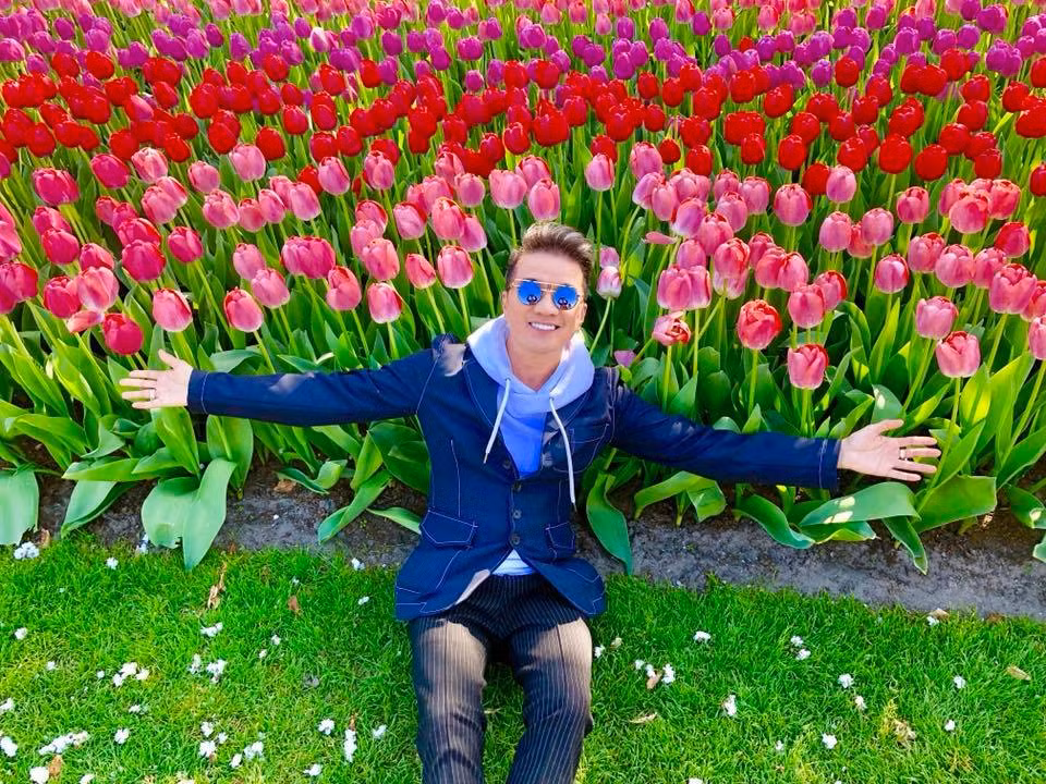 Mới đây, trên trang facebook cá nhân, Đàm Vĩnh Hưng chia sẻ loạt hình ảnh chụp tại Hà Lan kèm những lời khen ngợi có cánh cho cảnh sắc thiên nhiên đất nước này.