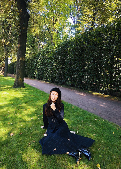 Cô nàng cũng được khen ngợi khi có gu thời trang hiện đại, cá tính.