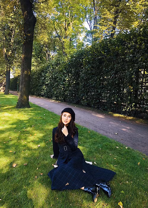 Cô nàng cũng được khen ngợi khi có gu thời trang hiện đại, cá tính.