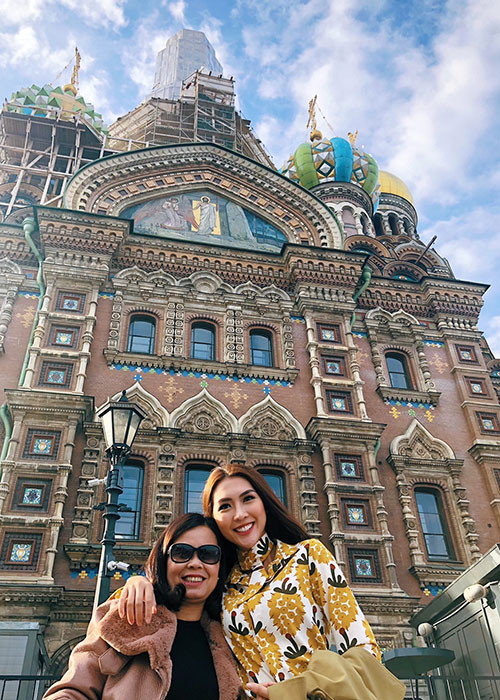 Tường Linh cho biết: “Rất ít khi ba mẹ Linh có dịp đi chơi, càng hiếm khi đặt chân đến những vùng đất xa xôi ngoài lãnh thổ Việt Nam. Chuyến đi này dù không có ba nhưng Linh cũng cảm thấy hạnh phúc khi được cùng mẹ đến với nước Nga. Hai mẹ con đã có những phút giây rất vui vẻ...".