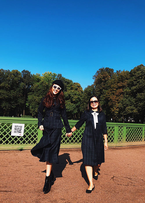 Ngoài thời gian dành cho công việc, Tường Linh đưa mẹ đi khám phá thủ đô Moscow tráng lệ và thành phố Saint Petersburg thanh bình.