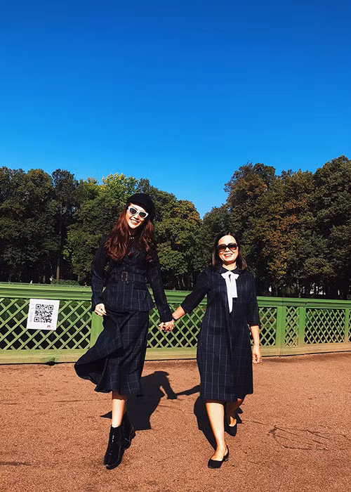 Ngoài thời gian dành cho công việc, Tường Linh đưa mẹ đi khám phá thủ đô Moscow tráng lệ và thành phố Saint Petersburg thanh bình.