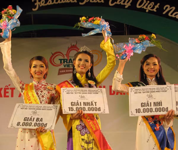 Phan Thi Mo dang quang hoa hau nhieu khuat tat, Cuc NTBD giai vay-Hinh-3