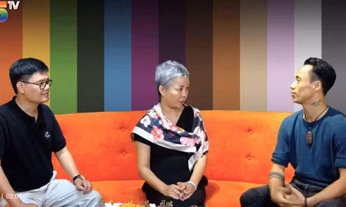 Phạm Anh Khoa trong cuộc trao đổi. Ảnh chụp màn hình