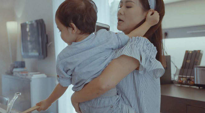 Nhiều khán giả bất ngờ khi Thu Minh lần đầu công khai hình ảnh con trai sau 3 năm giấu kín.