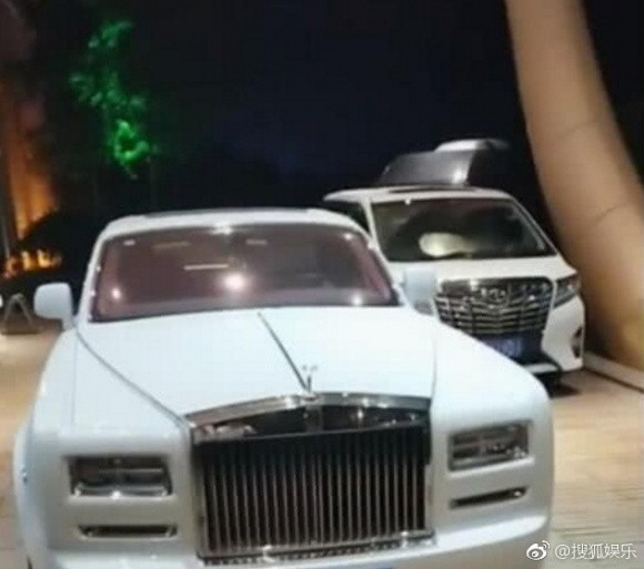 Chiếc xe được cho là dùng trong việc rước dâu ngày hôm nay.