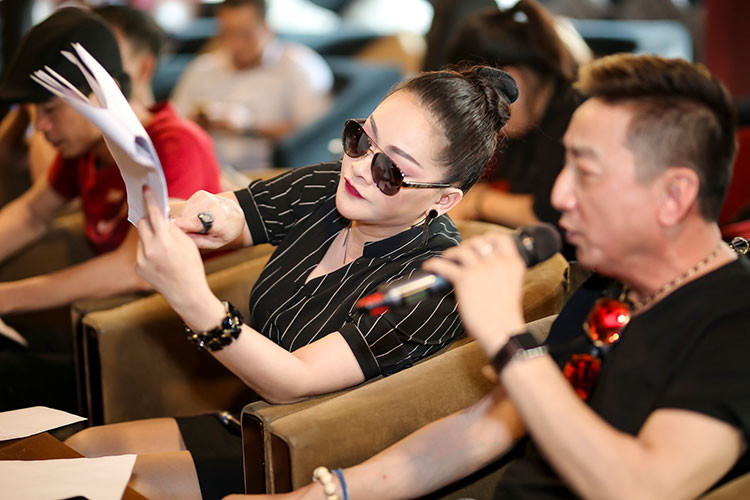 Đặc biệt, lần đầu tiên cô sẽ hát “Thương lắm mình ơi” trên sân khấu quê nhà.