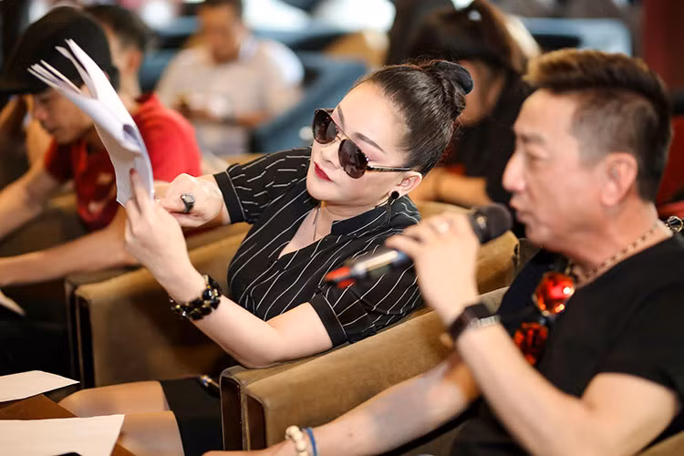 Đặc biệt, lần đầu tiên cô sẽ hát “Thương lắm mình ơi” trên sân khấu quê nhà.