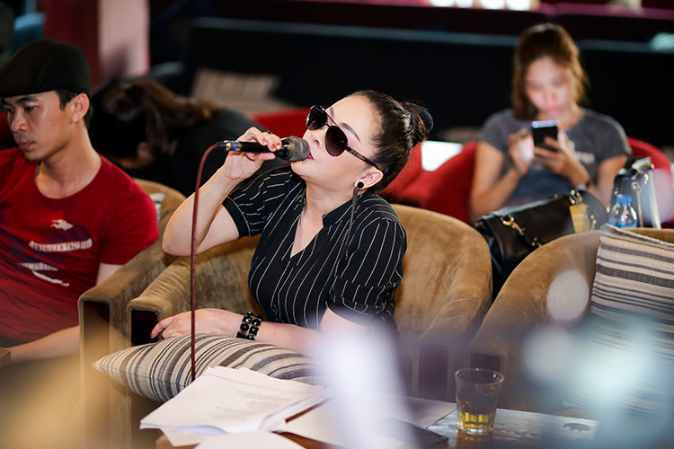 Nữ ca sĩ chia sẻ, chương trình diễn ra vào đúng dịp 8/3 nên cô và ê-kíp đã chuẩn bị nhiều món quà âm nhạc để dành tặng khán giả, nhất là phái yếu.