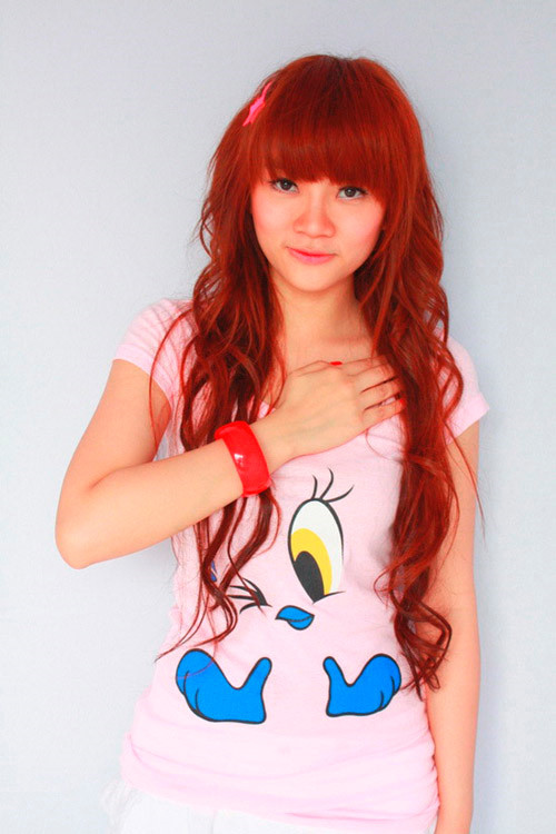 Tuy nhiên, trước khi khiến công chúng chú ý với phần mũi lệch như hiện nay, Thu Thủy từng được cho là đã "dao kéo" thu gọn cánh mũi khi khán giả tìm lại hình ảnh từ những ngày mới tham gia hoạt động nghệ thuật của cô.