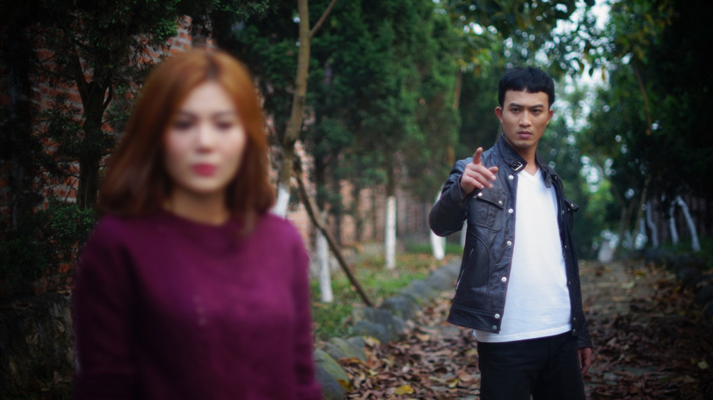 Một cảnh trong Quỳnh búp bê, Doãn Quốc Đam tiếp tục vào một vai giang hồ gai góc.