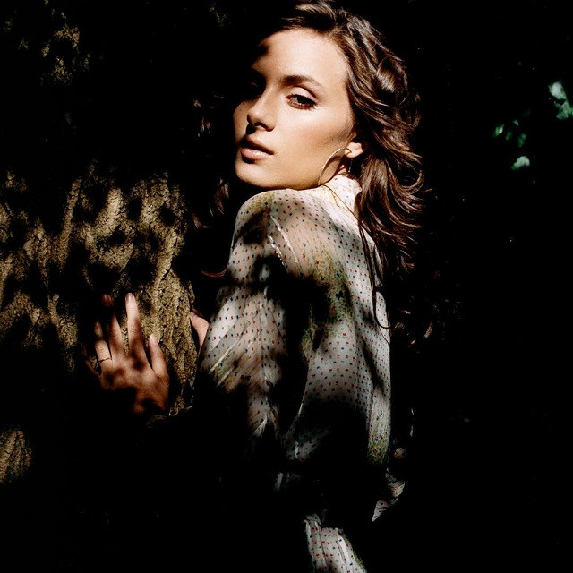 Lily sở hữu nhan sắc xinh xắn và nụ cười vô cùng rạng rỡ. Nhiều người nhận xét rằng cô được thừa hưởng nét đẹp từ mẹ. Với phong cách cá tính và tài năng ca hát, cô con gái của ngài "Mr Bean" có lượng fan khá lớn tại Anh quốc.