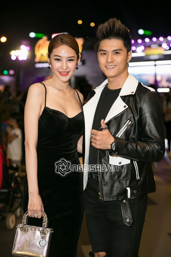 Lâm Vinh Hải và Linh Chi tình tứ bên nhau.