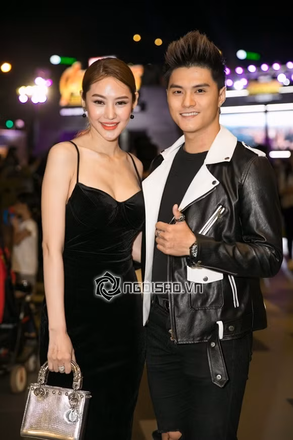 Lâm Vinh Hải và Linh Chi tình tứ bên nhau.