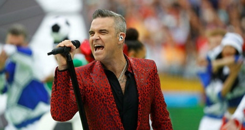 Robbie Williams có thể bị cấm biểu diễn ở Nga nếu không xin lỗi vì hành động khiếm nhã.