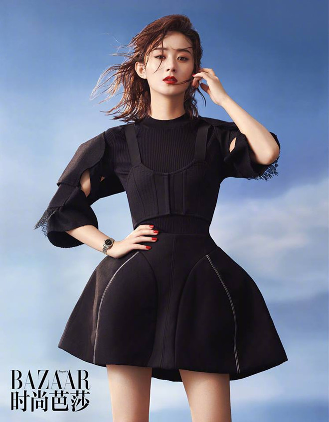 Triệu Lệ Dĩnh có thân hình nhỏ bé, gầy gò, được mệnh danh là "tam nương liều mạng" do đóng phim liên tục. Vì vậy, sức khỏe của cô ngày càng kém.