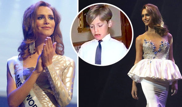 Angela Ponce được sinh ra với giới tính nam, nhưng ngay từ khi còn nhỏ đã nhận ra tâm hồn của mình là một cô gái. Được biết quá trình chuyển giới của Angela Ponce bắt đầu từ năm 11 tuổi với việc sử dụng hóc môn nữ liên tục. Đến năm 23 tuổi, vẻ ngoài của cô đã hoàn thiện sau ca phẫu thuật tìm lại con người thật.