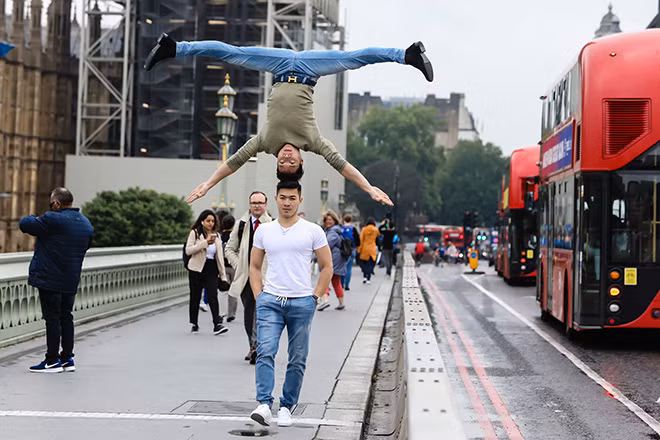 Tháng 6 vừa qua, Quốc Cơ - Quốc Nghiệp làm rạng danh Việt Nam khi có màn trình diễn thành công trong đêm chung kết "Britain's Got Talent" 2018, lọt vào top 4. Cả hai không chỉ là niềm tự hào của đất nước mà còn là tấm gương tiếp lửa cho các nghệ sĩ xiếc, những bạn trẻ không ngại theo đuổi đam mê, chinh phục hoài bão.