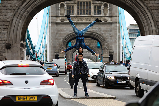 Suốt 15 năm, hai anh em Quốc Cơ - Quốc Nghiệp bền bỉ tập luyện, đánh đổi nhiều thứ, thậm chí suýt bỏ mạng để chinh phục bộ môn xiếc.