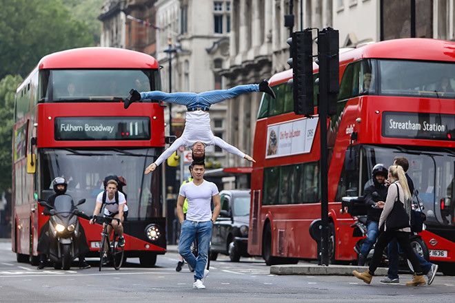 Đồng thời, đây cũng là dịp để hai anh em thử thách bản thân trong cuộc sống thực tế.