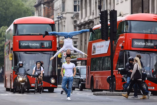 Đồng thời, đây cũng là dịp để hai anh em thử thách bản thân trong cuộc sống thực tế.