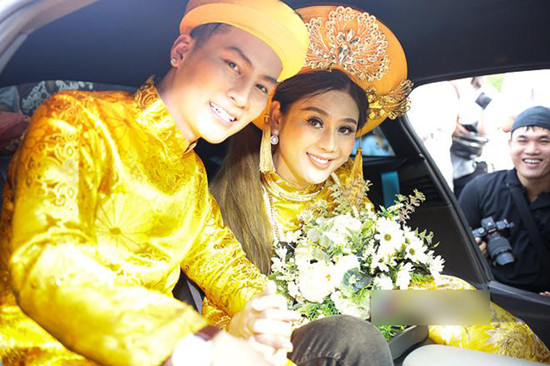 Lâm Chi Khanh và chồng kém 8 tuổi.