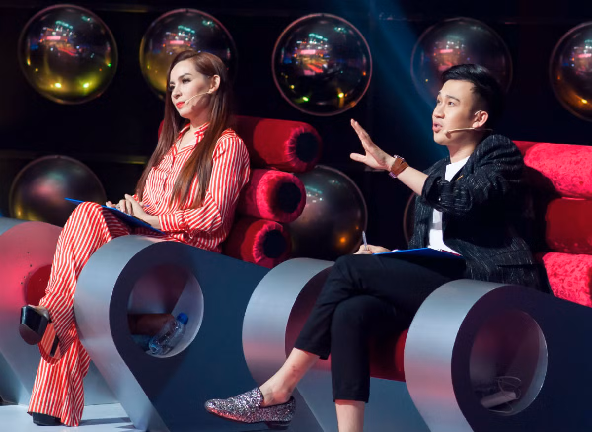 Dương Triệu Vũ ngồi ghế giám khảo "Ban nhạc quyền năng" cùng Phi Nhung.
