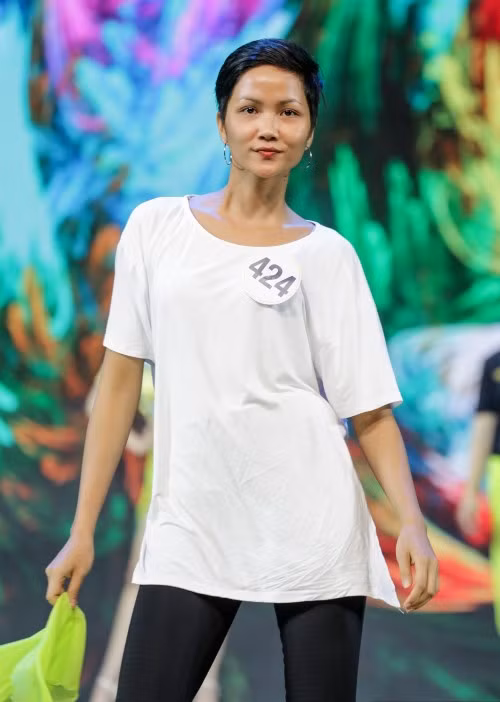 Tân Hoa hậu Hoàn vũ - H'Hen Niê từng bị quấy rối.