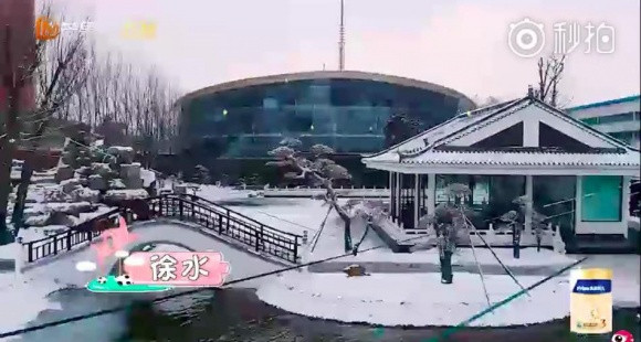 Căn nhà rất rộng và được thiết kế vô cùng sang trọng.